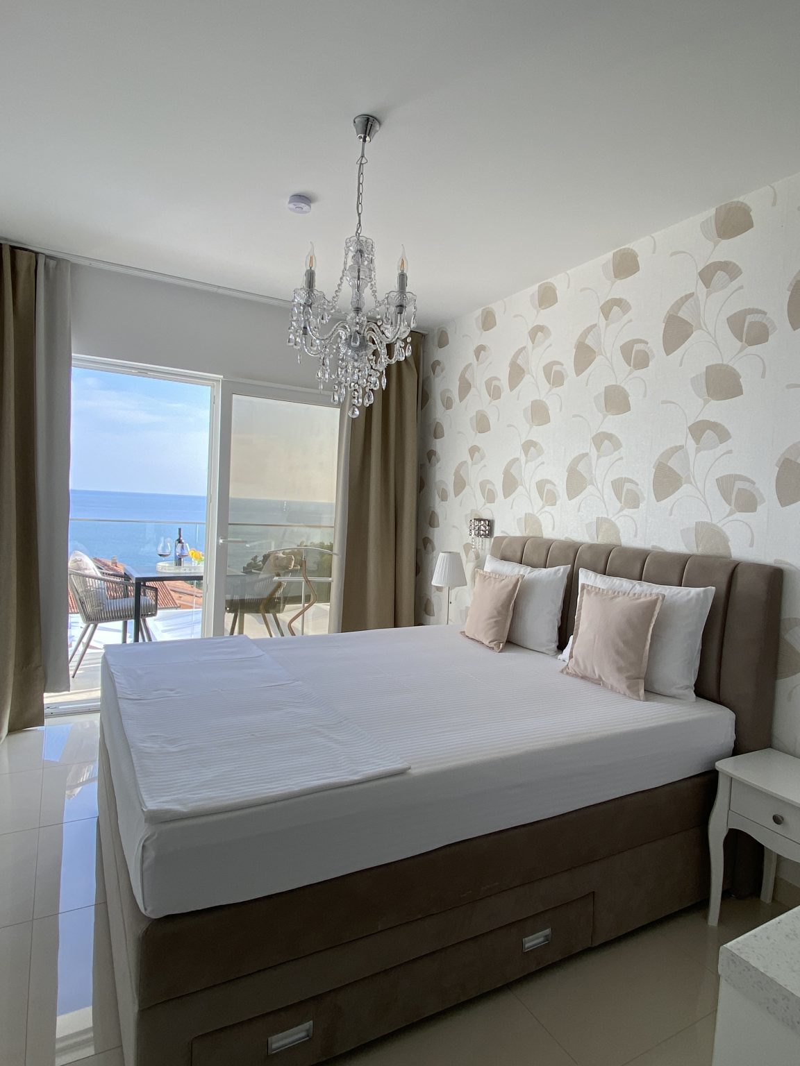 Schlafzimmer von Apartment 3 mit Meerblick