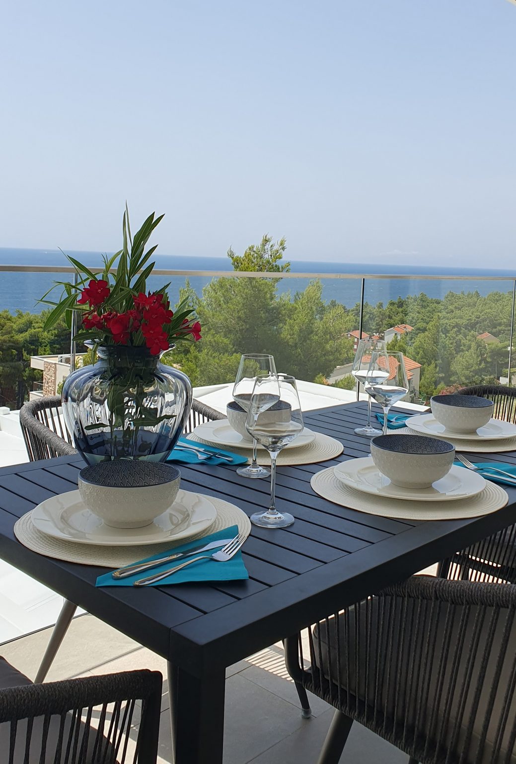 Frühstück auf der Terrasse der Villa Hvar